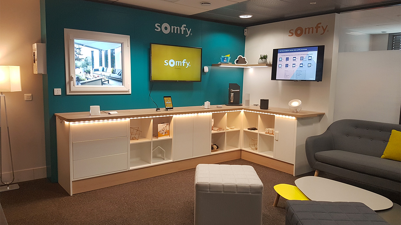 c2j-agencement-showroom-somfy-accueil